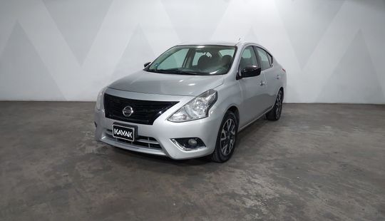 Nissan • Versa