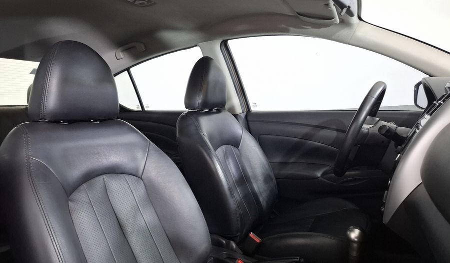 Nissan Versa 1.6 EXCLUSIVE AUTO Sedan 2017