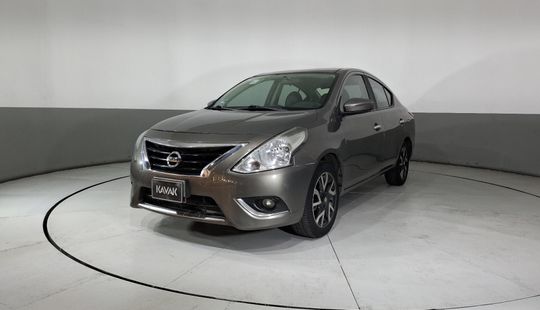 Nissan • Versa