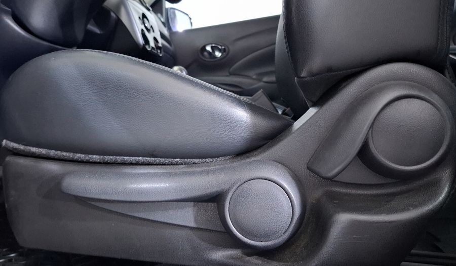 Nissan Versa 1.6 EXCLUSIVE AUTO Sedan 2017