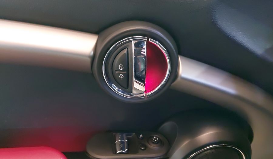 Mini John Cooper Works 2.0 JOHN COOPER WORKS HOT CHILI AT Hatchback 2017
