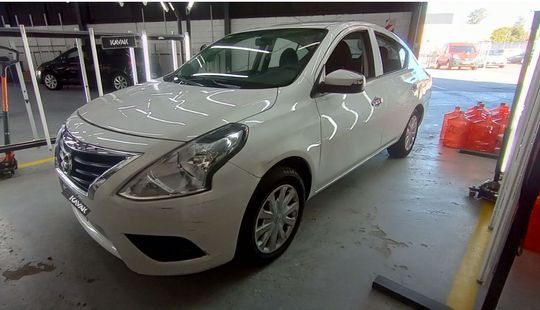 Nissan • Versa