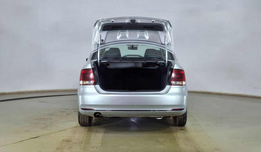 Volkswagen Polo 1.6 TRENDLINE Sedan 2016