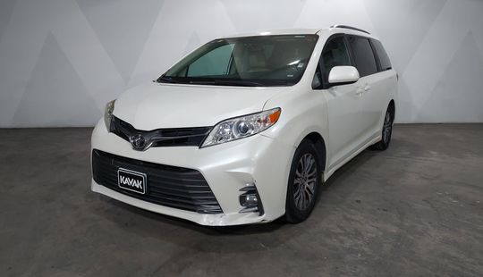Toyota • Sienna