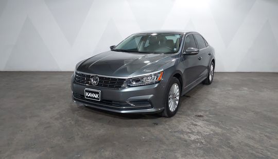 Volkswagen • Passat