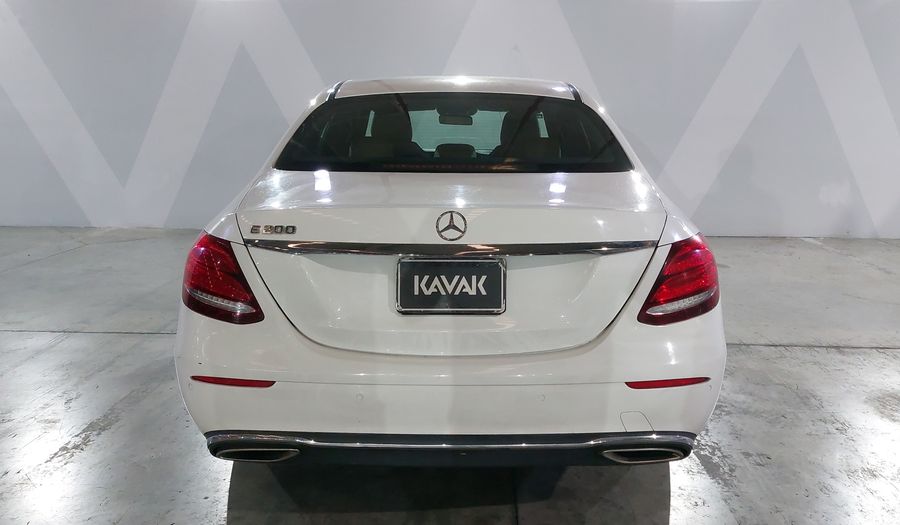 Mercedes Benz Clase E 2.0 200 CGI AVANTGARDE Sedan 2017