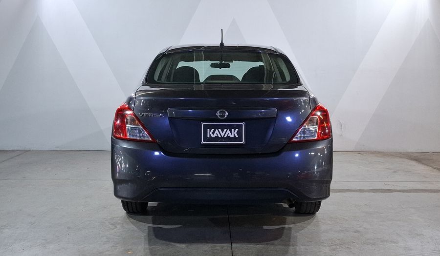 Nissan Versa 1.6 SENSE TA AC Sedan 2015