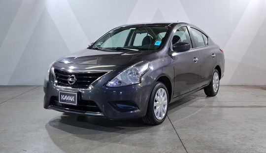 Nissan • Versa