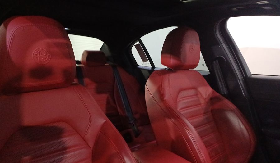 Alfa Romeo Giulia 2.0 VELOCE AUTO Sedan 2022