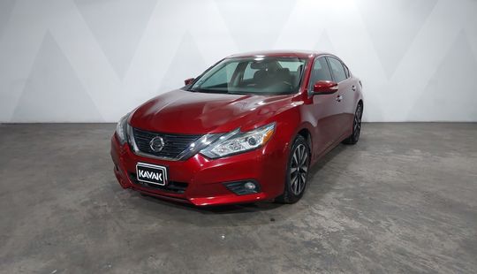 Nissan • Altima