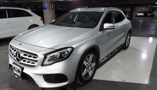 Mercedes Benz • Clase GLA