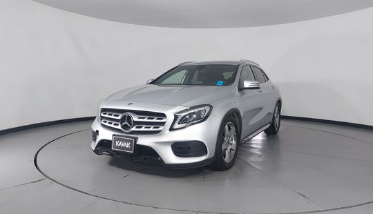 Mercedes Benz • Clase GLA
