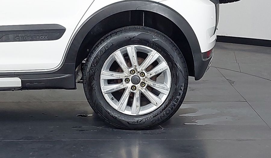 Volkswagen Crossfox MI Hatchback 2013