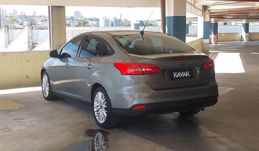 Ford Focus SE PLUS FASTBACK Sedan 2016