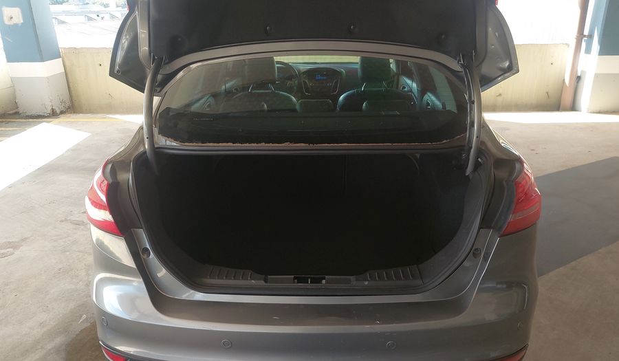 Ford Focus SE PLUS FASTBACK Sedan 2016