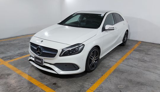 Mercedes Benz • Clase A