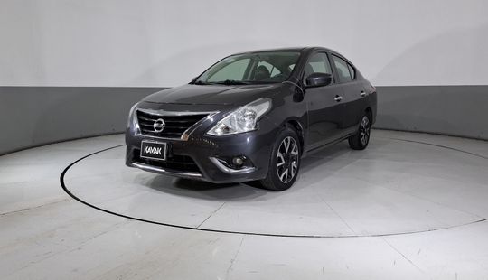 Nissan • Versa