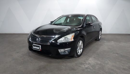 Nissan • Altima
