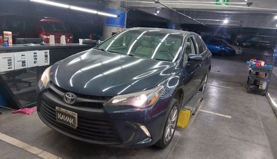 Toyota • Camry