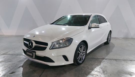 Mercedes Benz • Clase A