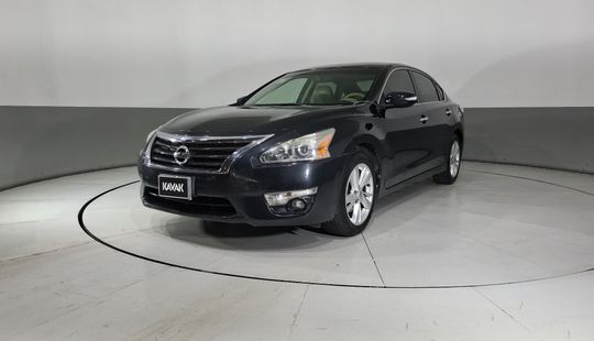 Nissan • Altima