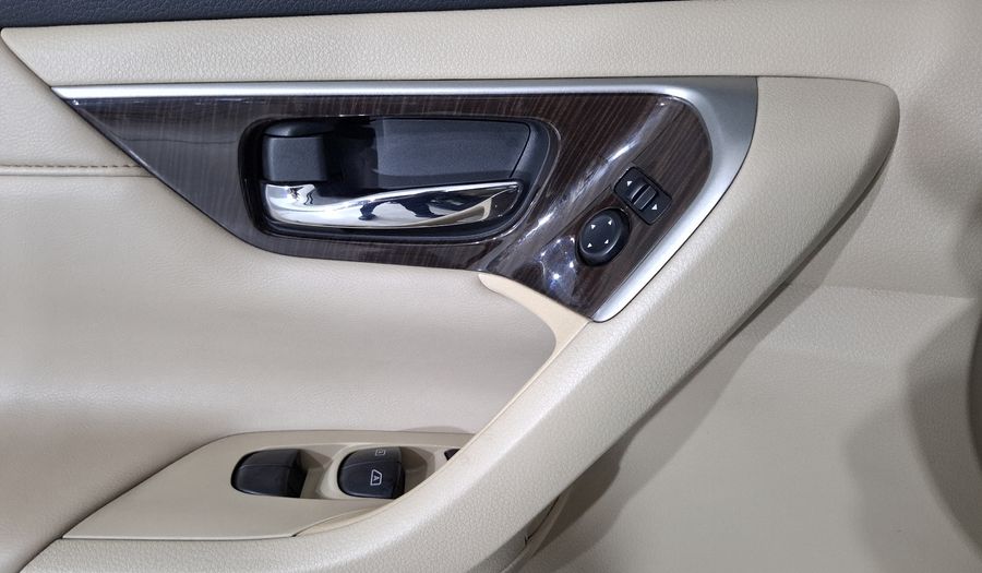 Nissan Altima 2.5 ADVANCE NAVI CVT Sedan 2015