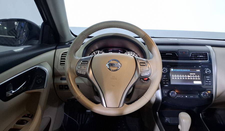 Nissan Altima 2.5 ADVANCE NAVI CVT Sedan 2015