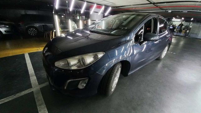 Peugeot • 308