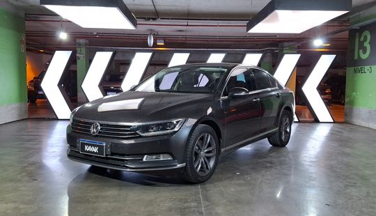 Volkswagen • Passat