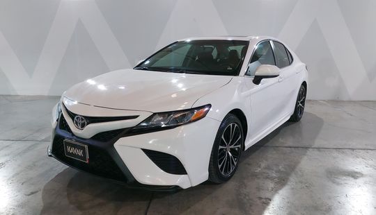 Toyota • Camry