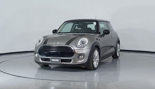 2018 • 116,778 km • Automático
