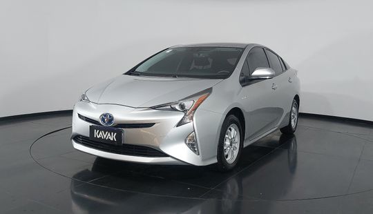 Toyota • Prius