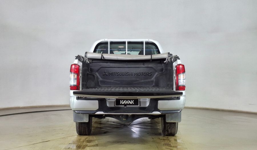 Mitsubishi L200 2.4 TD WORK DC CR Pickup 2021