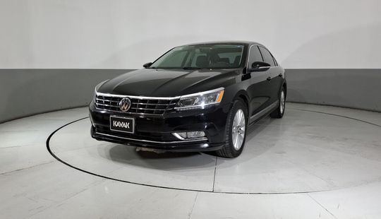 Volkswagen • Passat