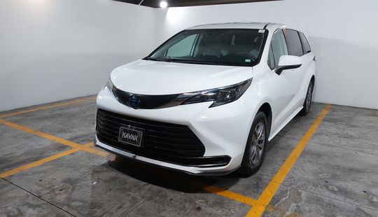 Toyota • Sienna
