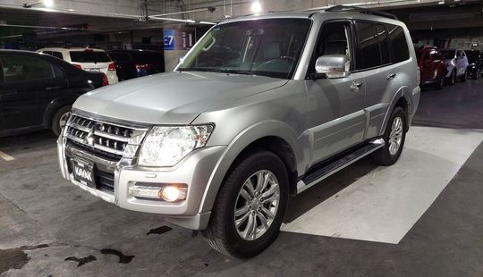Mitsubishi • Montero
