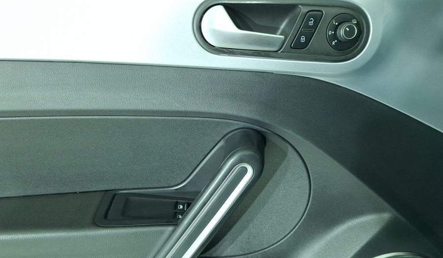 Volkswagen Beetle 2.5 SPORT TIPTRONIC Hatchback 2016