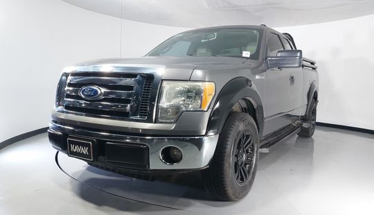 Ford • Lobo
