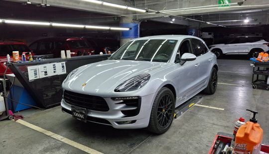 Porsche • Macan