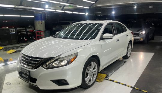 Nissan • Altima