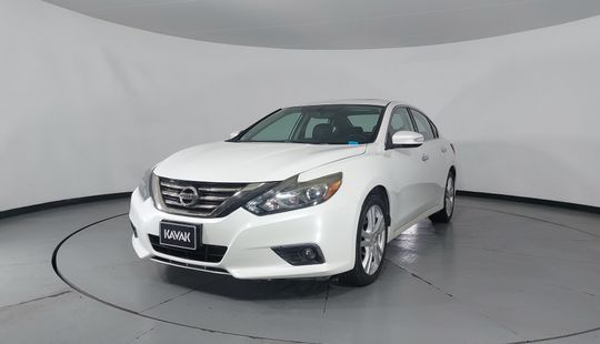 Nissan • Altima