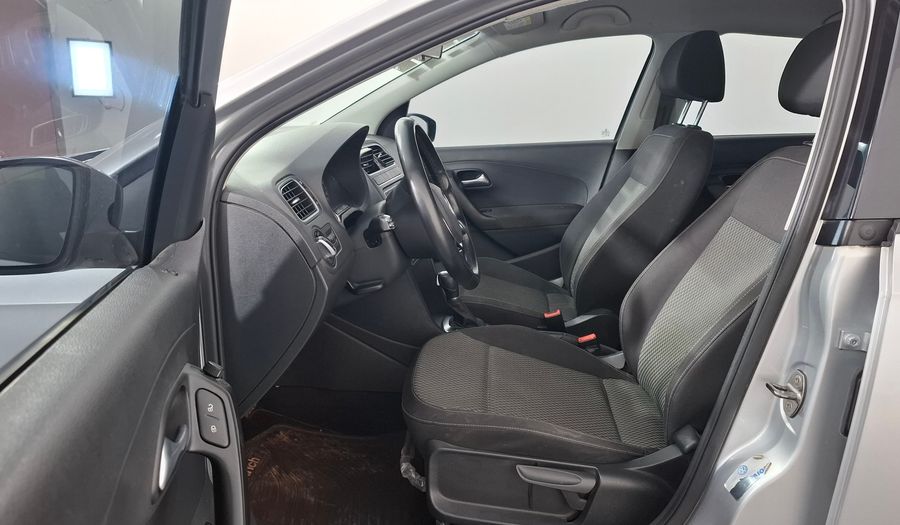 Volkswagen Polo 1.6 COMFORTLINE TIPTRONIC Sedan 2016