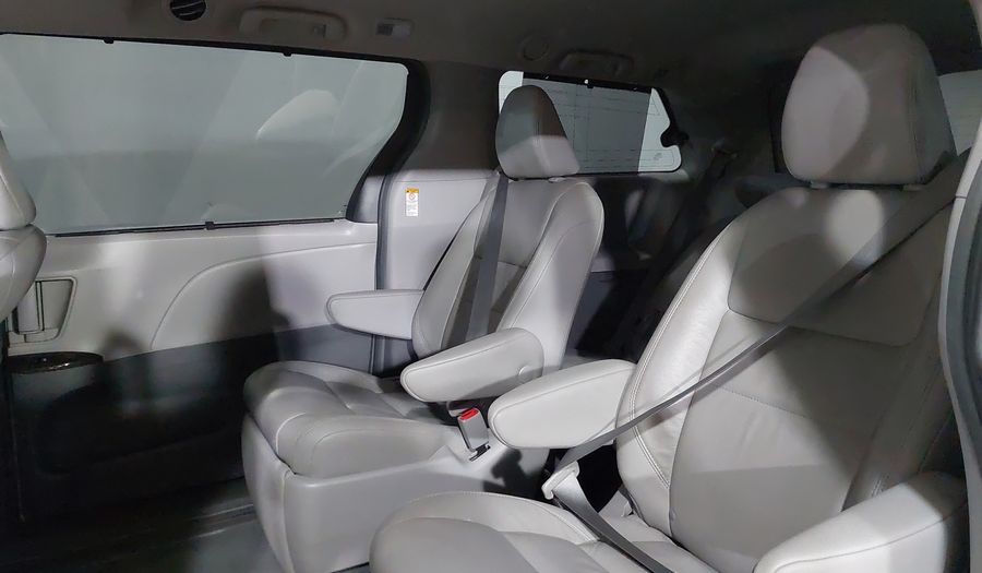 Toyota Sienna 3.5 XLE PIEL AT Minivan 2018