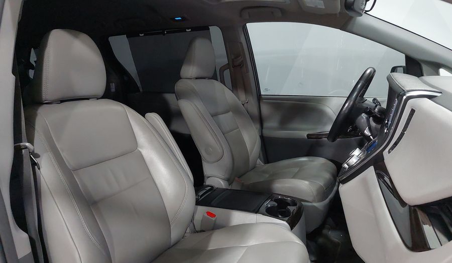 Toyota Sienna 3.5 XLE PIEL AT Minivan 2018