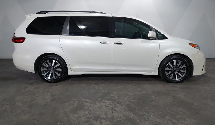 Toyota Sienna 3.5 XLE PIEL AT Minivan 2018