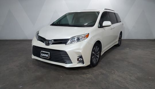 Toyota • Sienna