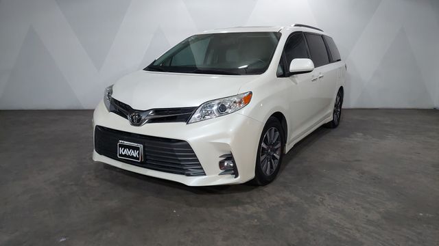 Toyota • Sienna