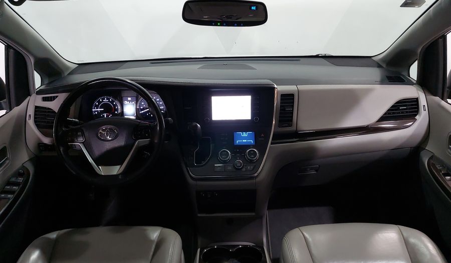 Toyota Sienna 3.5 XLE PIEL AT Minivan 2018