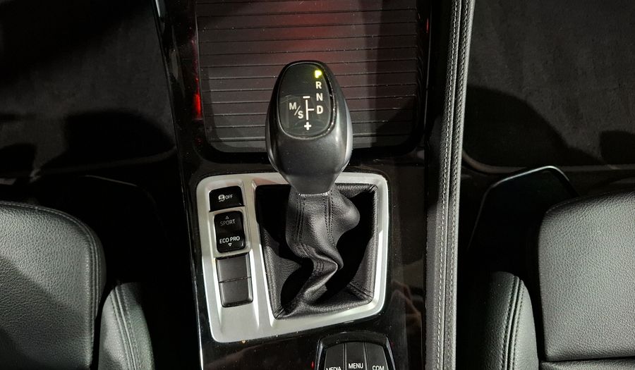 Bmw Serie 1 2.0 120IA SPORT LINE AUTO Sedan 2019