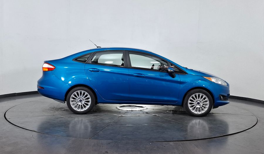Ford Fiesta Kinetic Design 1.6 SE PLUS MT Sedan 2018